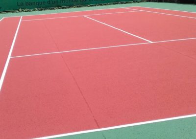 Rénovation d&rsquo;un court de tennis en béton poreux à Versailles