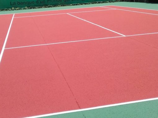 Rénovation d&rsquo;un court de tennis en béton poreux à Versailles