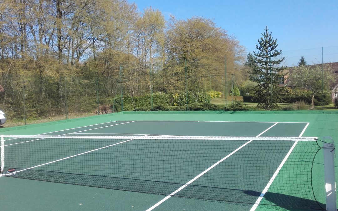 Rénovation d’un court de tennis en béton poreux à La Chapelle-Viel